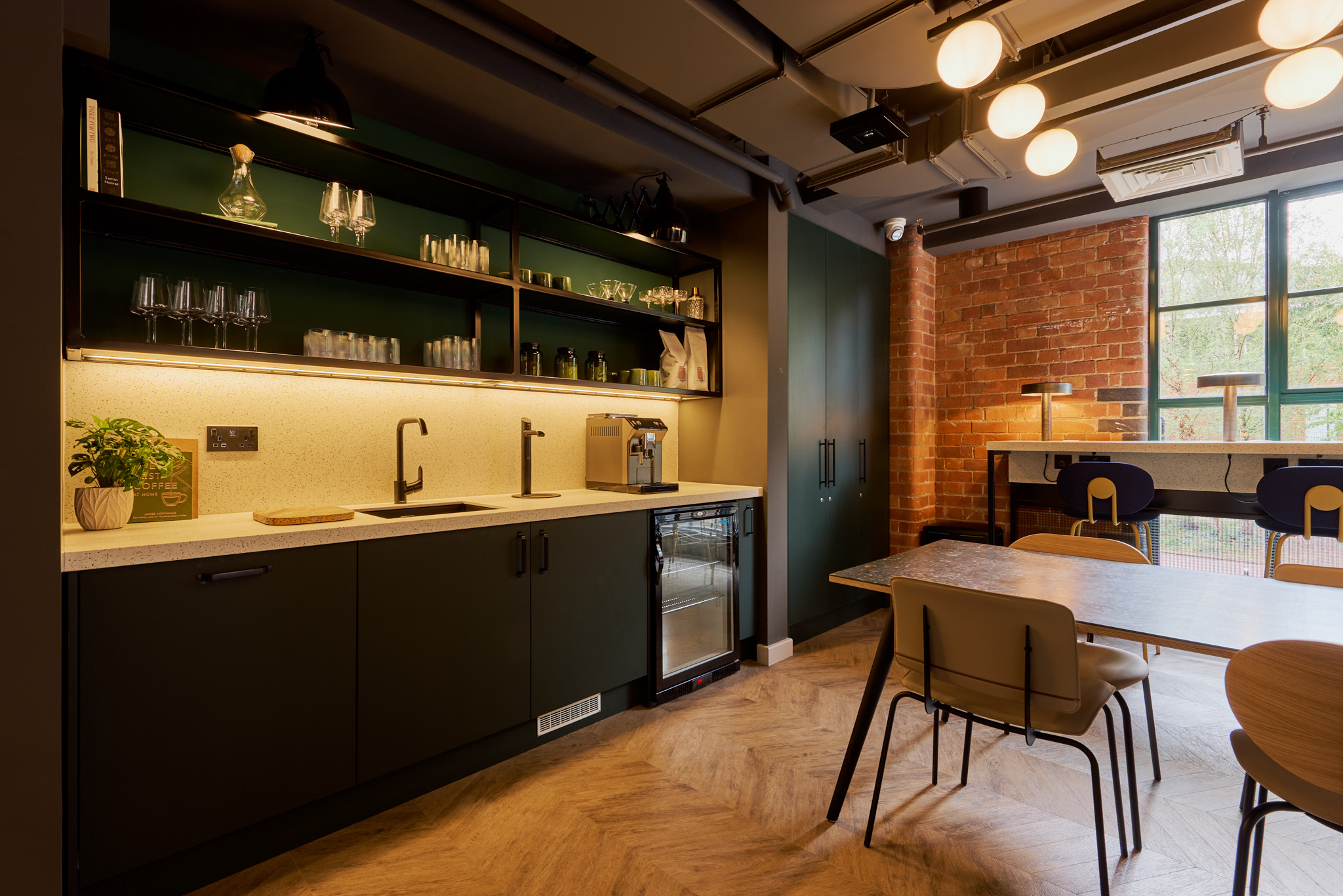BWW-Amenity-027L