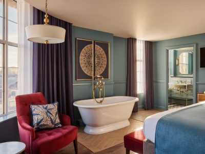 221205-Hotel-Indigo-Exeter_Suite-304_VeerleEvens_062-Final-High-Res-e1713456953130-400x300